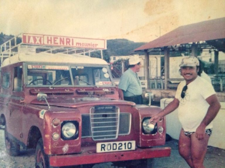 Explorer le Charme Rodrigues : Les Taxis Land Rover Defender
