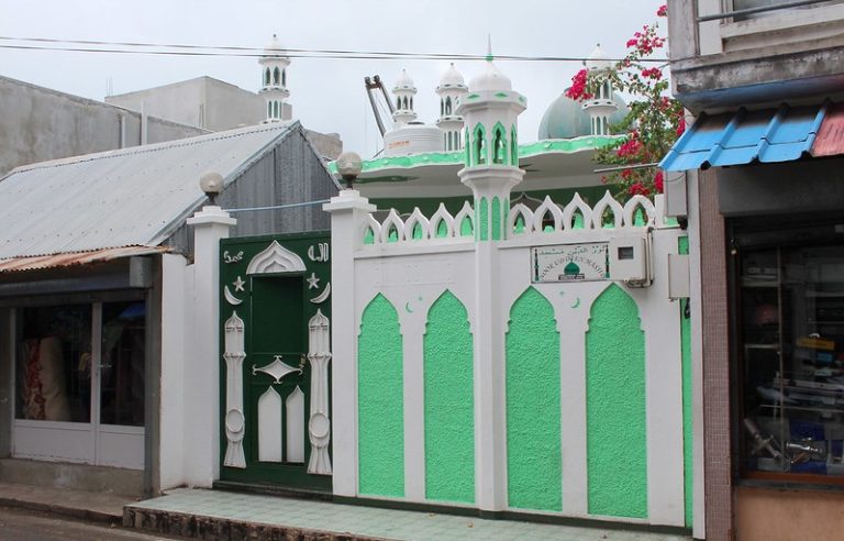 Exploration de la riche histoire de la mosquée Noor Ud Deen : Un phare de foi et d’unité